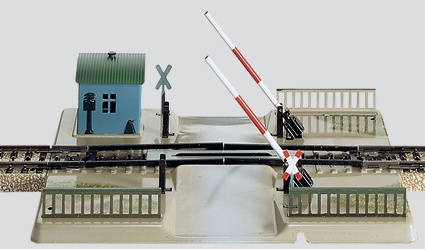 7390 Vasúti átjáró